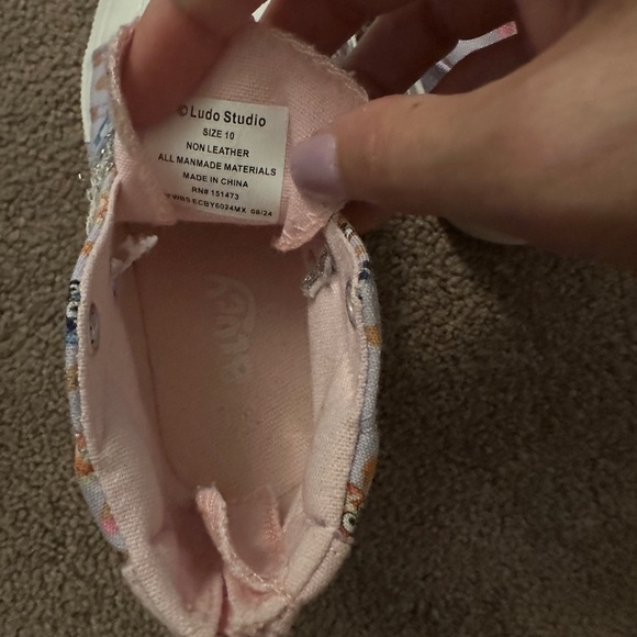 Bluey size 10 high tops good condition one string broken - Picture 4 of 4